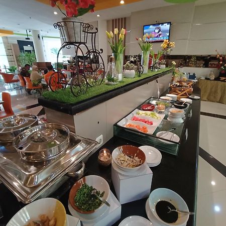Halogen Hotel Airport Surabaya Sidoarjo Buitenkant foto