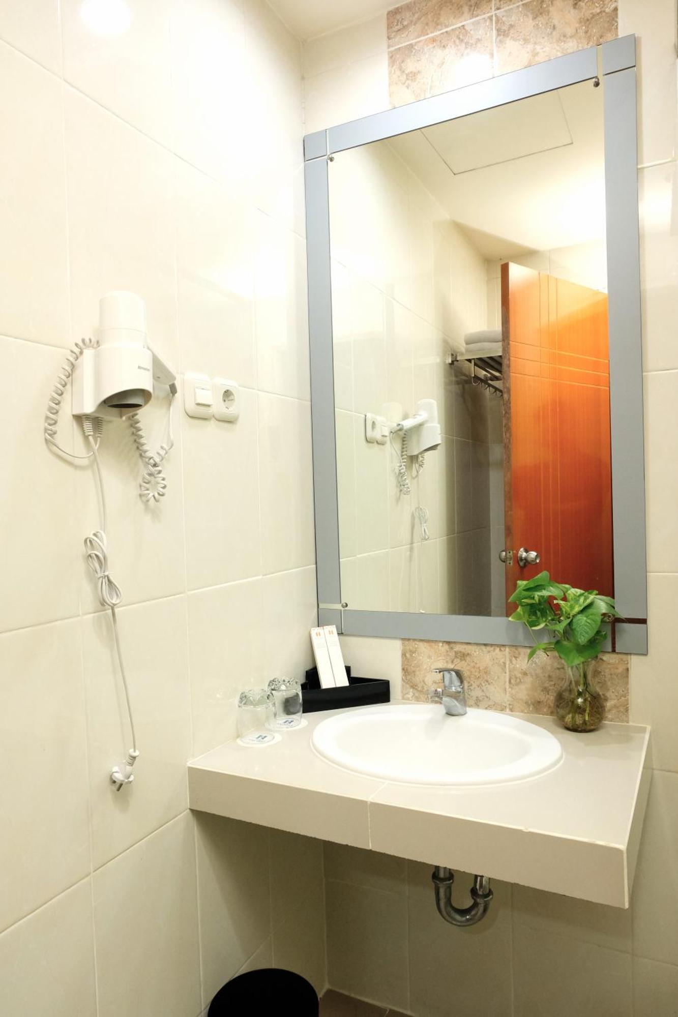 Halogen Hotel Airport Surabaya Sidoarjo Buitenkant foto