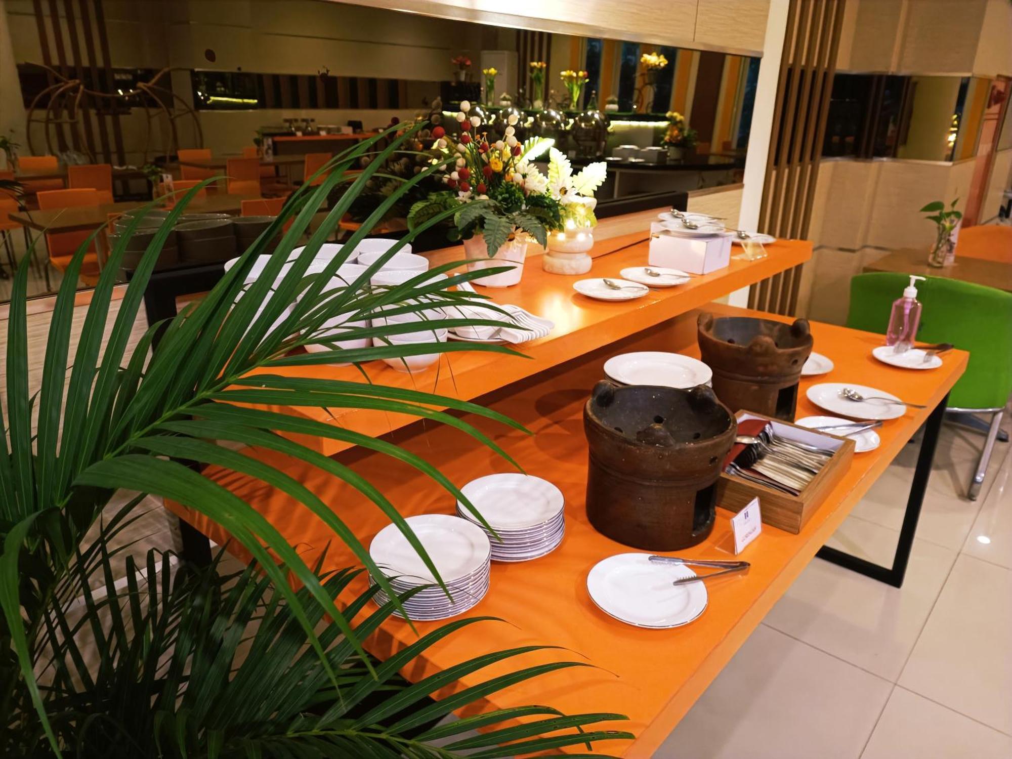 Halogen Hotel Airport Surabaya Sidoarjo Buitenkant foto