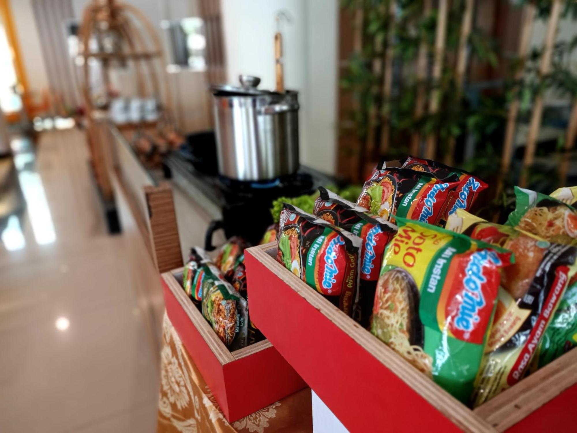 Halogen Hotel Airport Surabaya Sidoarjo Buitenkant foto