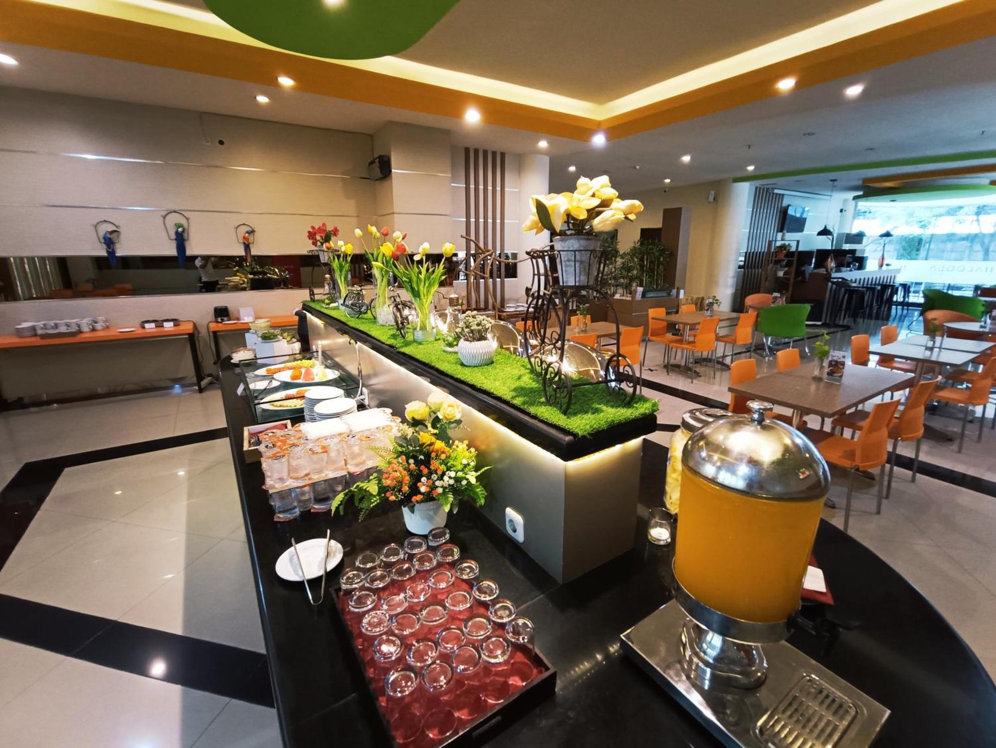 Halogen Hotel Airport Surabaya Sidoarjo Buitenkant foto