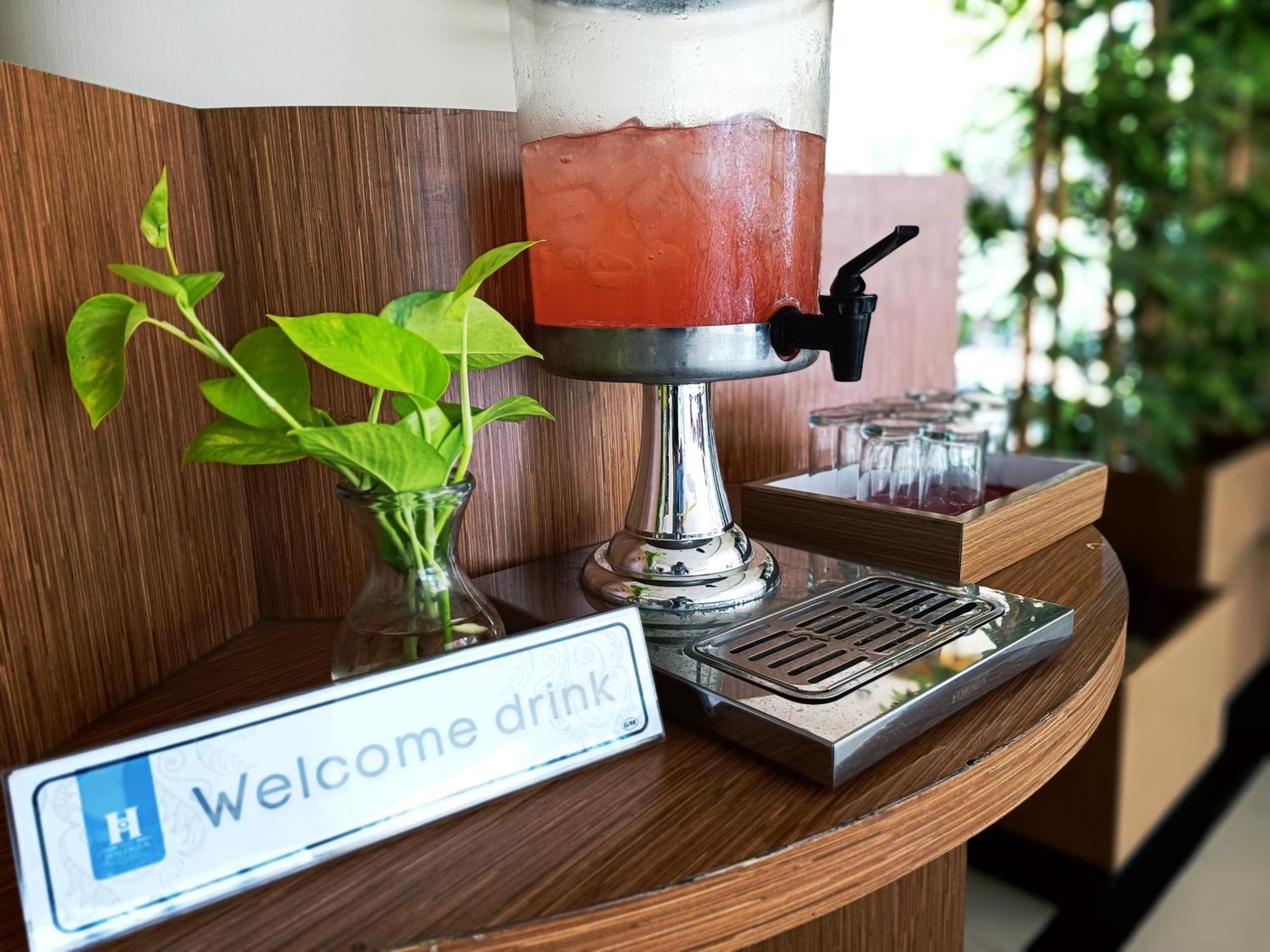 Halogen Hotel Airport Surabaya Sidoarjo Buitenkant foto