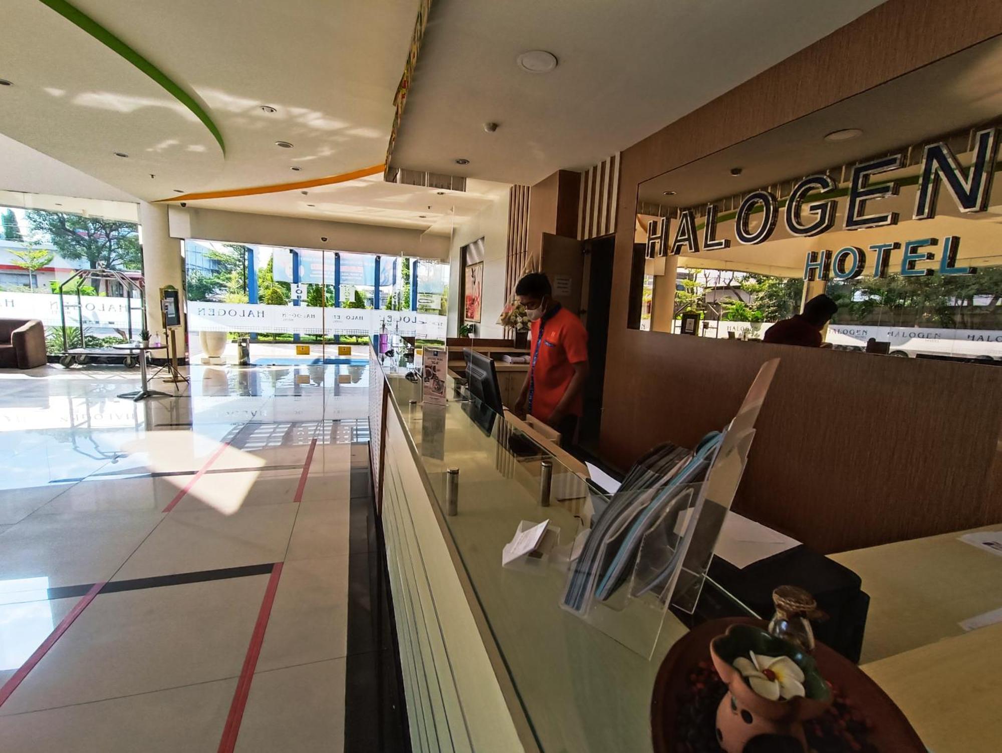 Halogen Hotel Airport Surabaya Sidoarjo Buitenkant foto