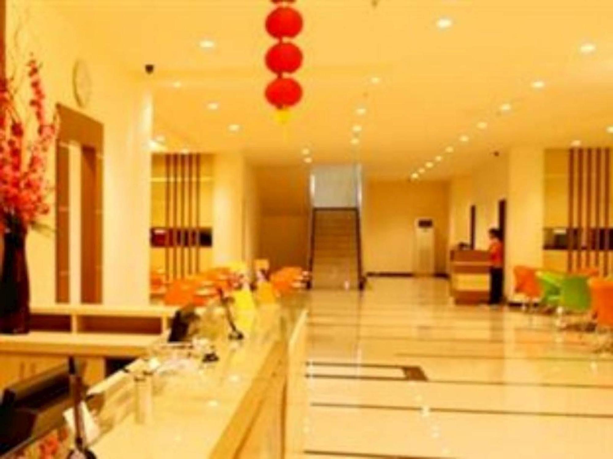 Halogen Hotel Airport Surabaya Sidoarjo Buitenkant foto