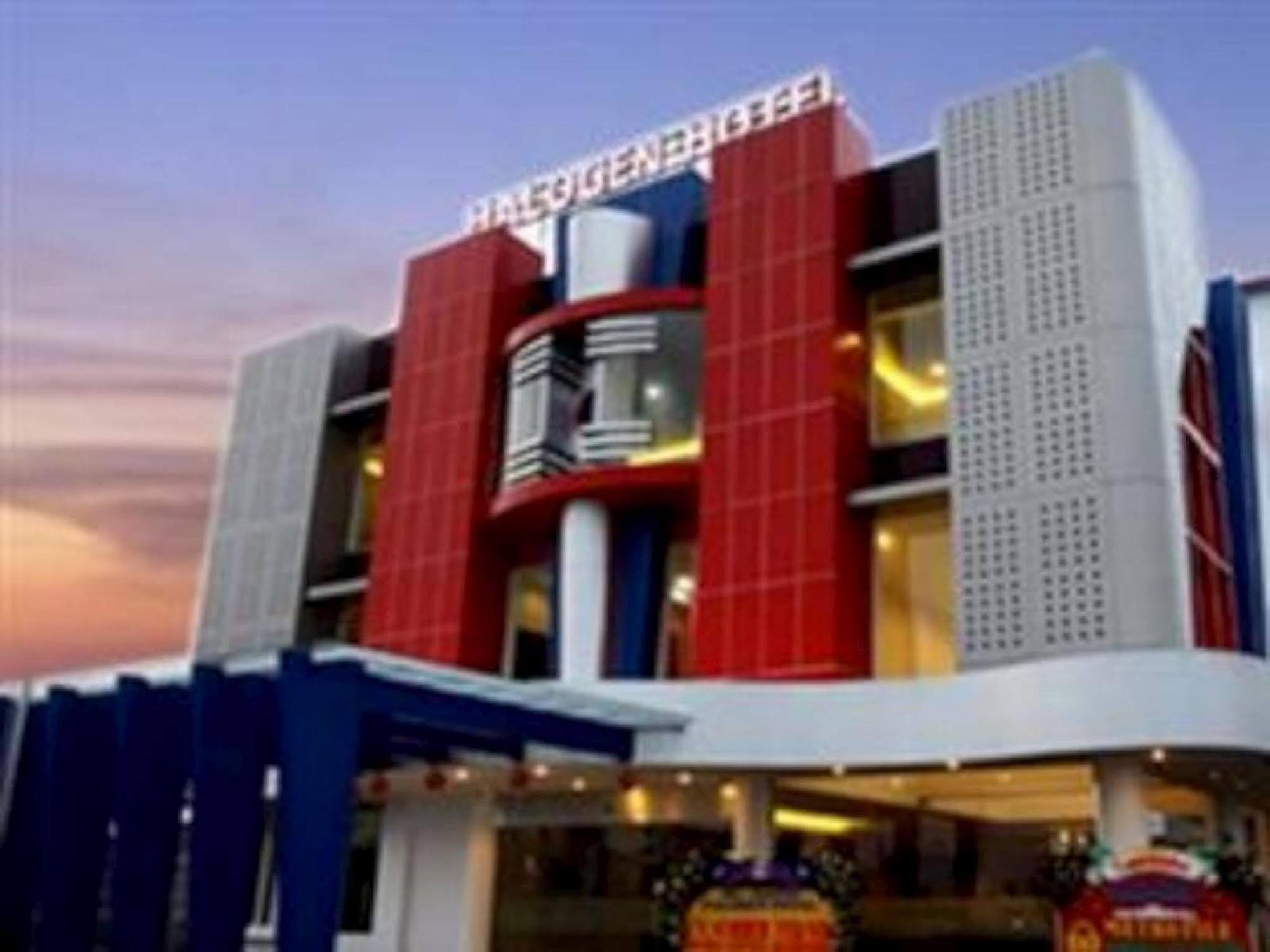 Halogen Hotel Airport Surabaya Sidoarjo Buitenkant foto