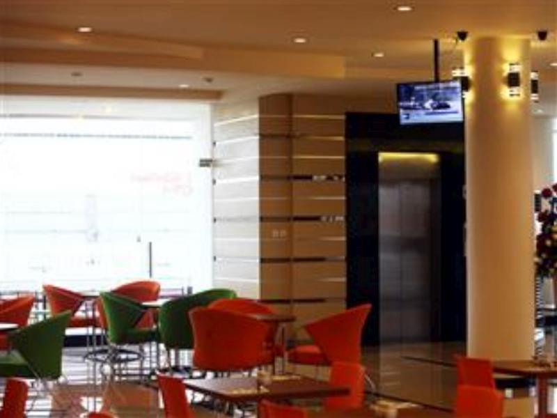 Halogen Hotel Airport Surabaya Sidoarjo Buitenkant foto